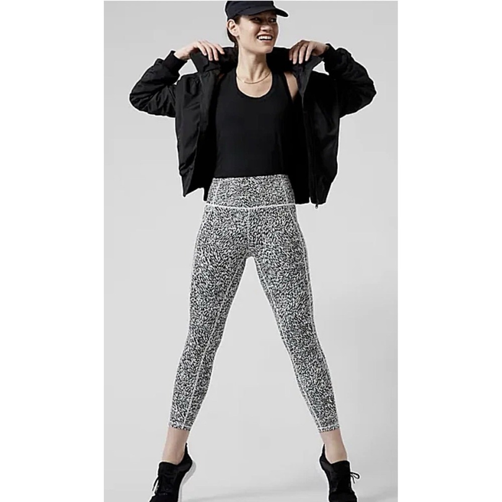 NWT ATHLETA Ultimate Stash II Textured 7/8 Tight Leggings Small Bkack White $109